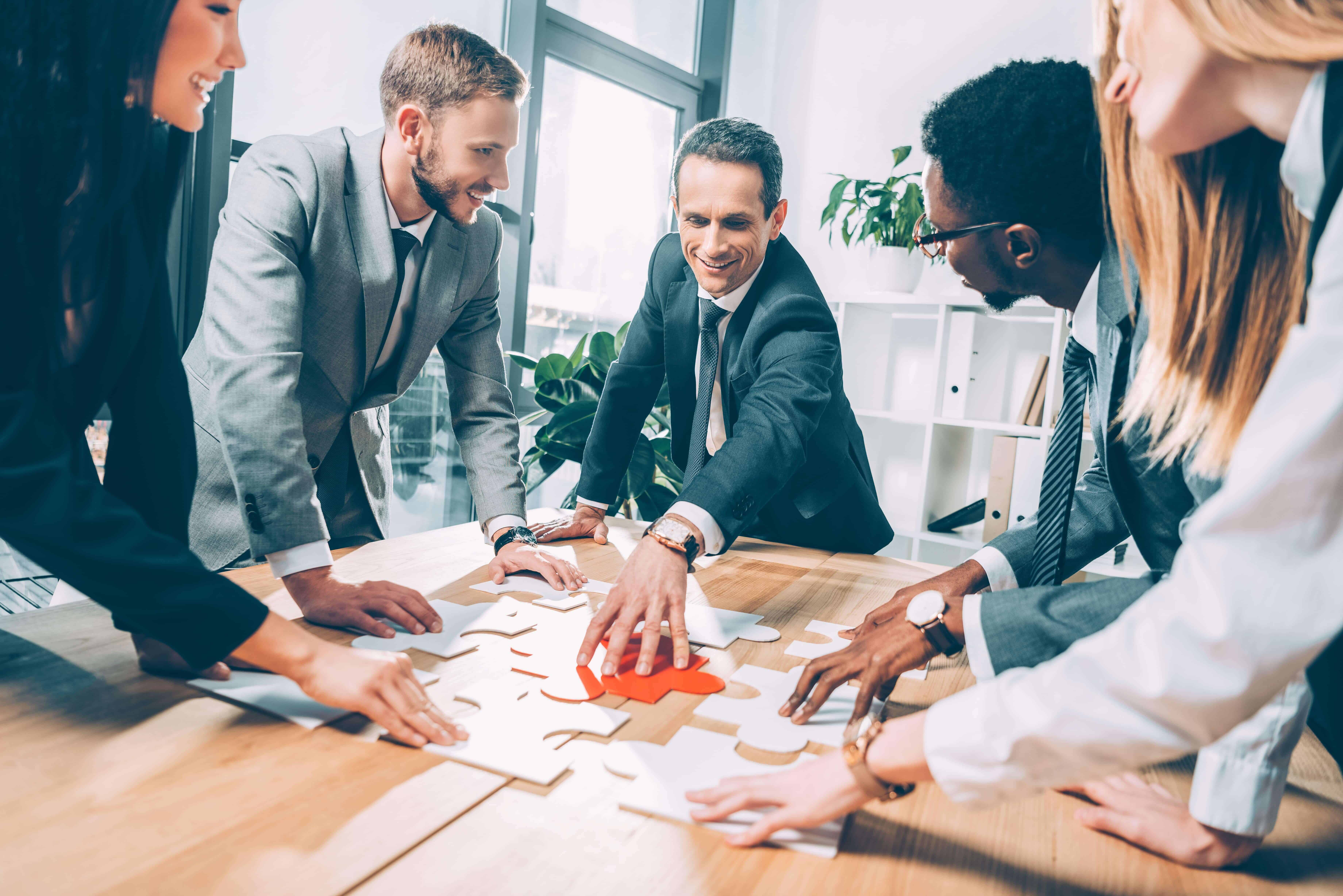 Why developing the strengths of a team positively influences its efficiency?